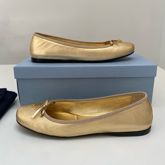 Prada Triangle-Logo Ballet Flats in Platine Gold sz 37.5 New in Box - Picture 3 of 9